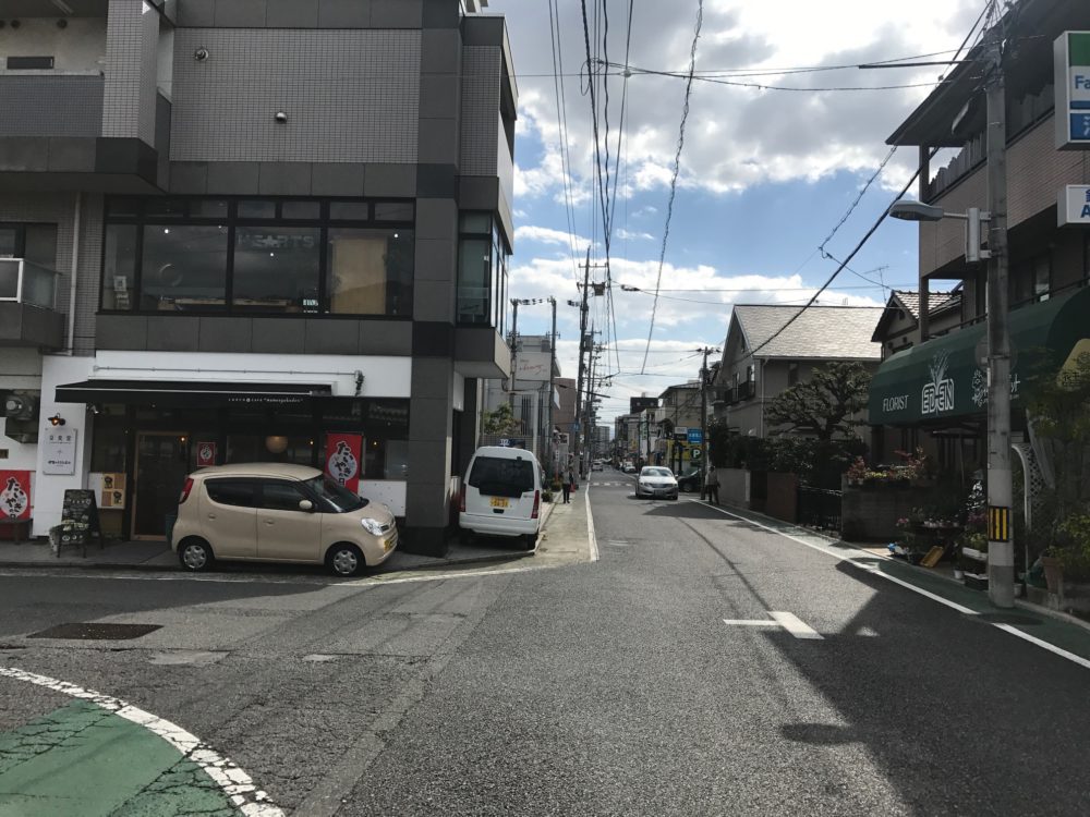 「高須」電停と宮島街道を結ぶ『高須通り商店街』