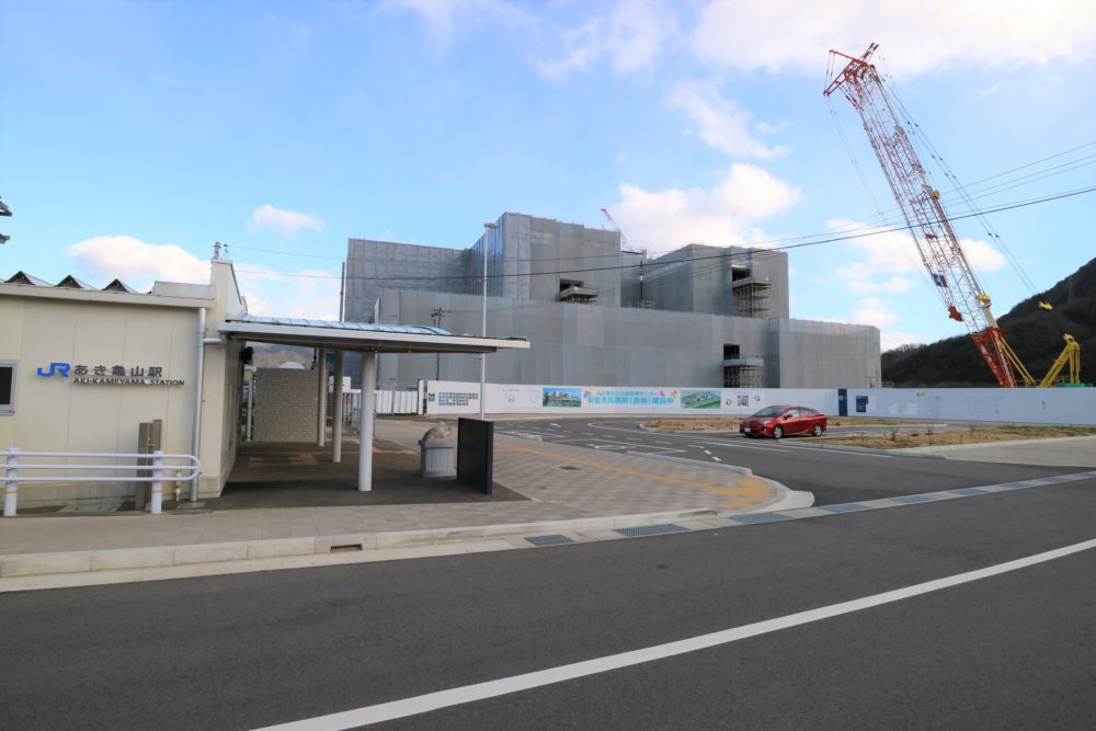 「可部」駅へ2駅8分、「緑井」駅へ7駅24分、「広島」駅へは51分のアクセスです。