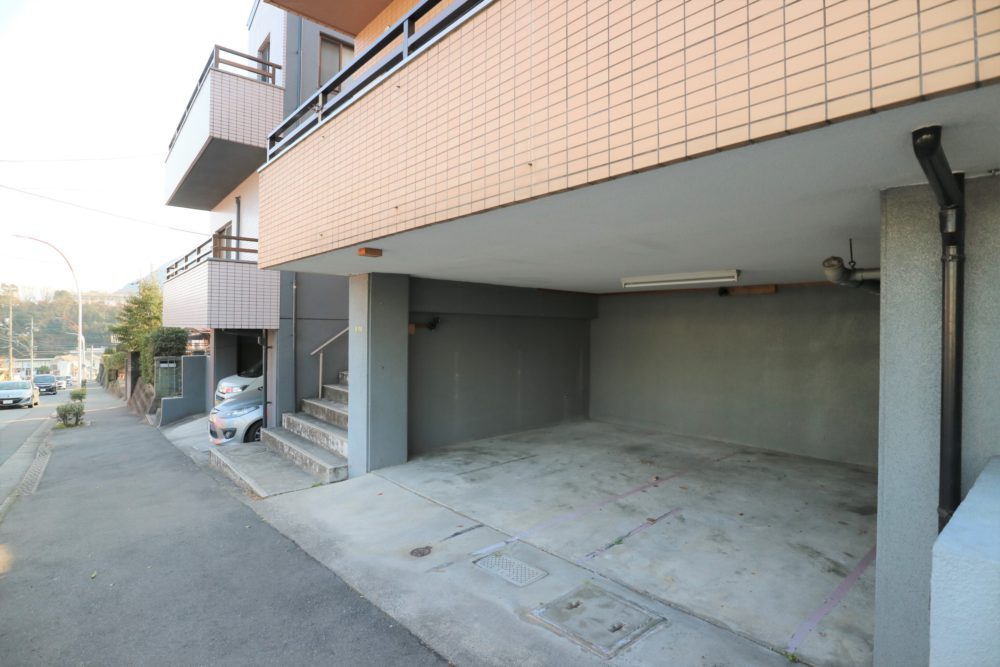 地下駐車場 幅430×奥行427×高さ203センチ