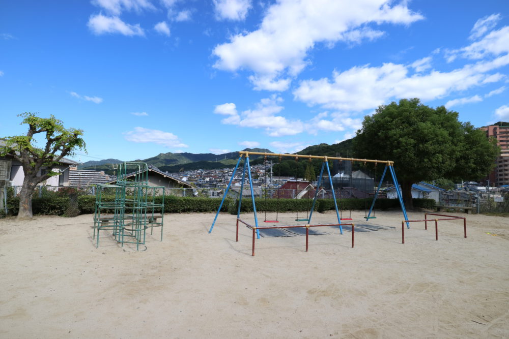 山並みの景色が広がる柳ヶ丘公園