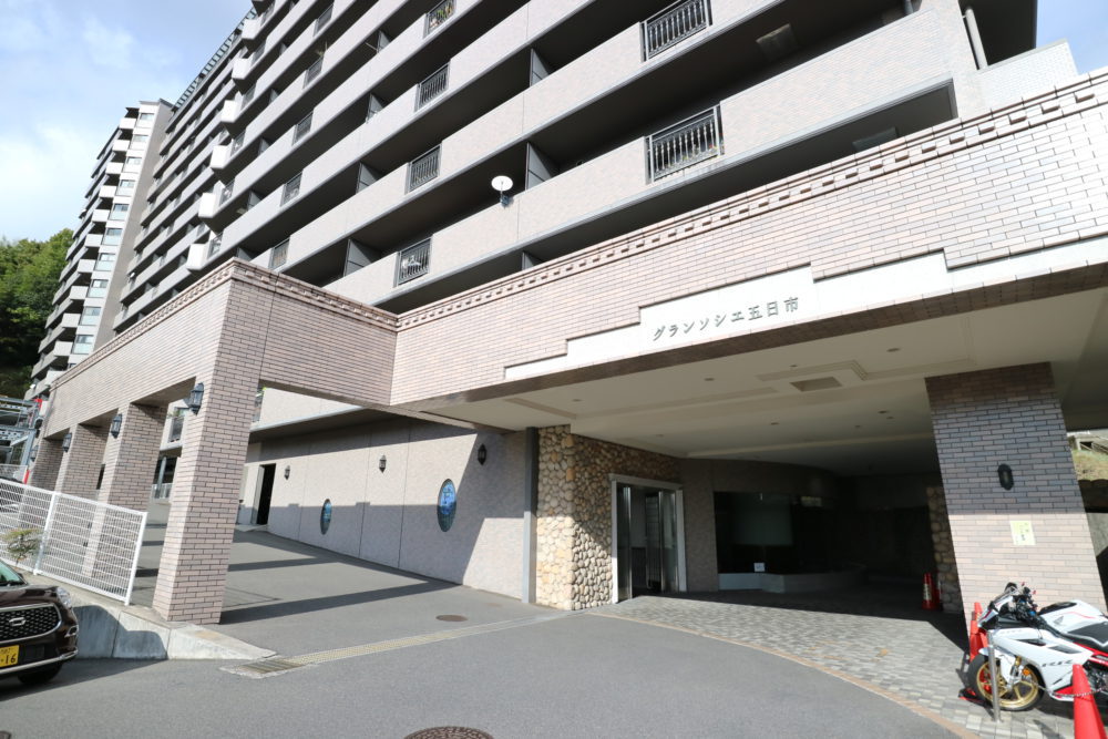 マンションエントランス