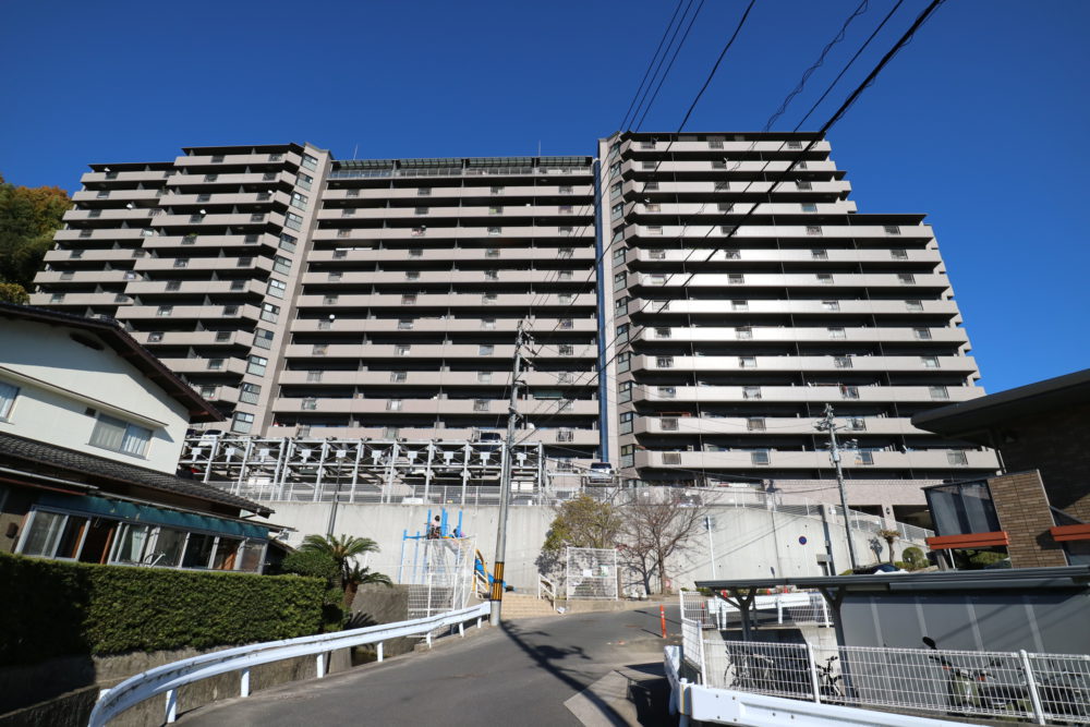 地下1階、地上14階建て鉄骨鉄筋コンクリート造、全147戸。