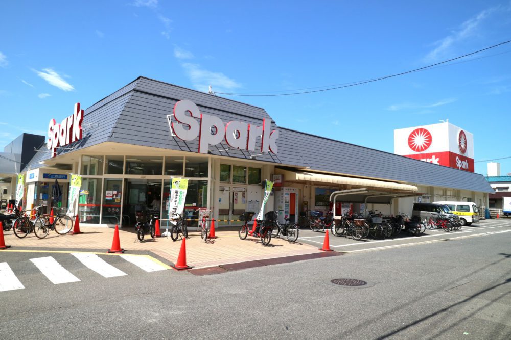 スーパー「スパーク江波店」24時間営業、広島銀行キャッシュコーナー、小柴クリーニング併設
